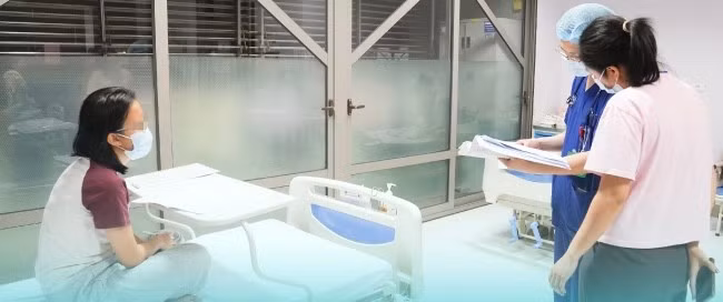 Bệnh nhi hồi phục tốt và vui vẻ sau ca thay van động mạch phổi qua da.