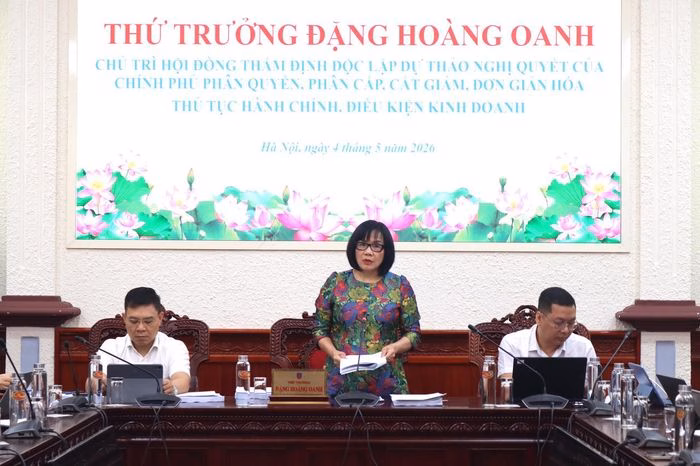 Thứ trưởng Đặng Hoàng Oanh kết luận phiên họp về việc rà soát và đơn giản hóa thủ tục hành chính.